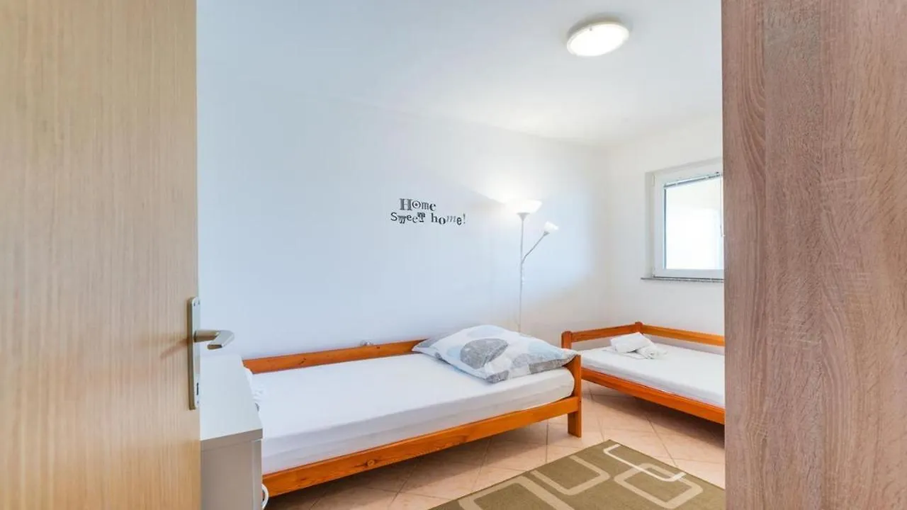 Apartment Lanterna 100 Meters From The Sea - By Ta Leut Agency ヴィル 0*,  クロアチア