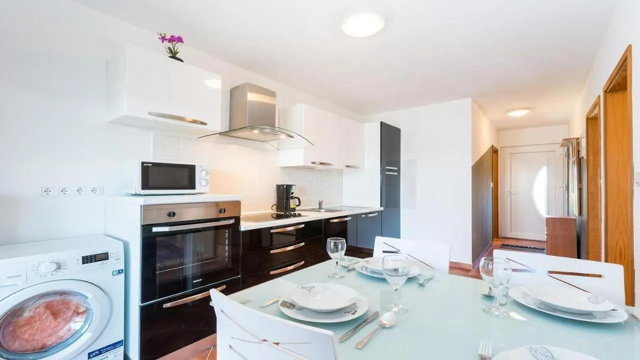 Apartment Lanterna 100 Meters From The Sea - By Ta Leut Agency Vir