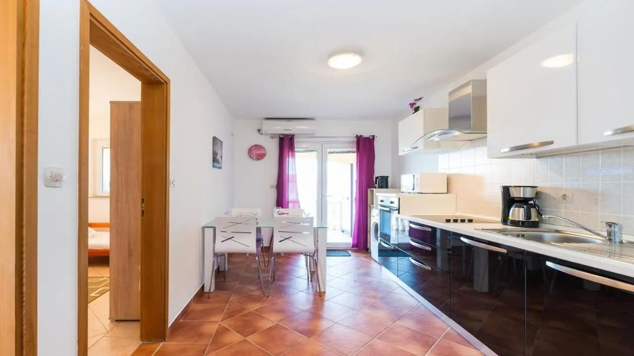 Apartment Lanterna 100 Meters From The Sea - By Ta Leut Agency Vir