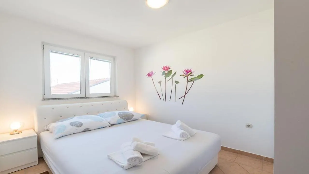 Apartment Lanterna 100 Meters From The Sea - By Ta Leut Agency Vir